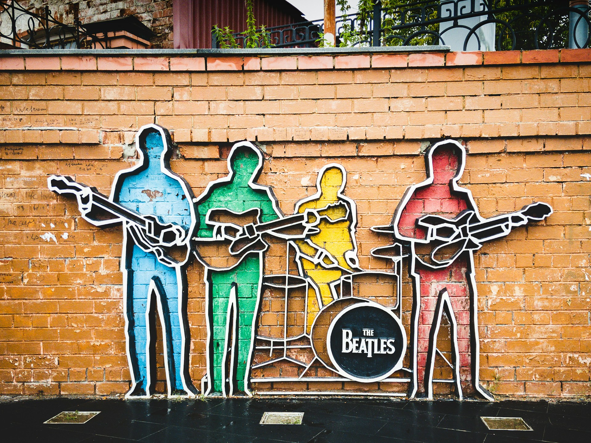Сказки, советский дизайн и The Beatles