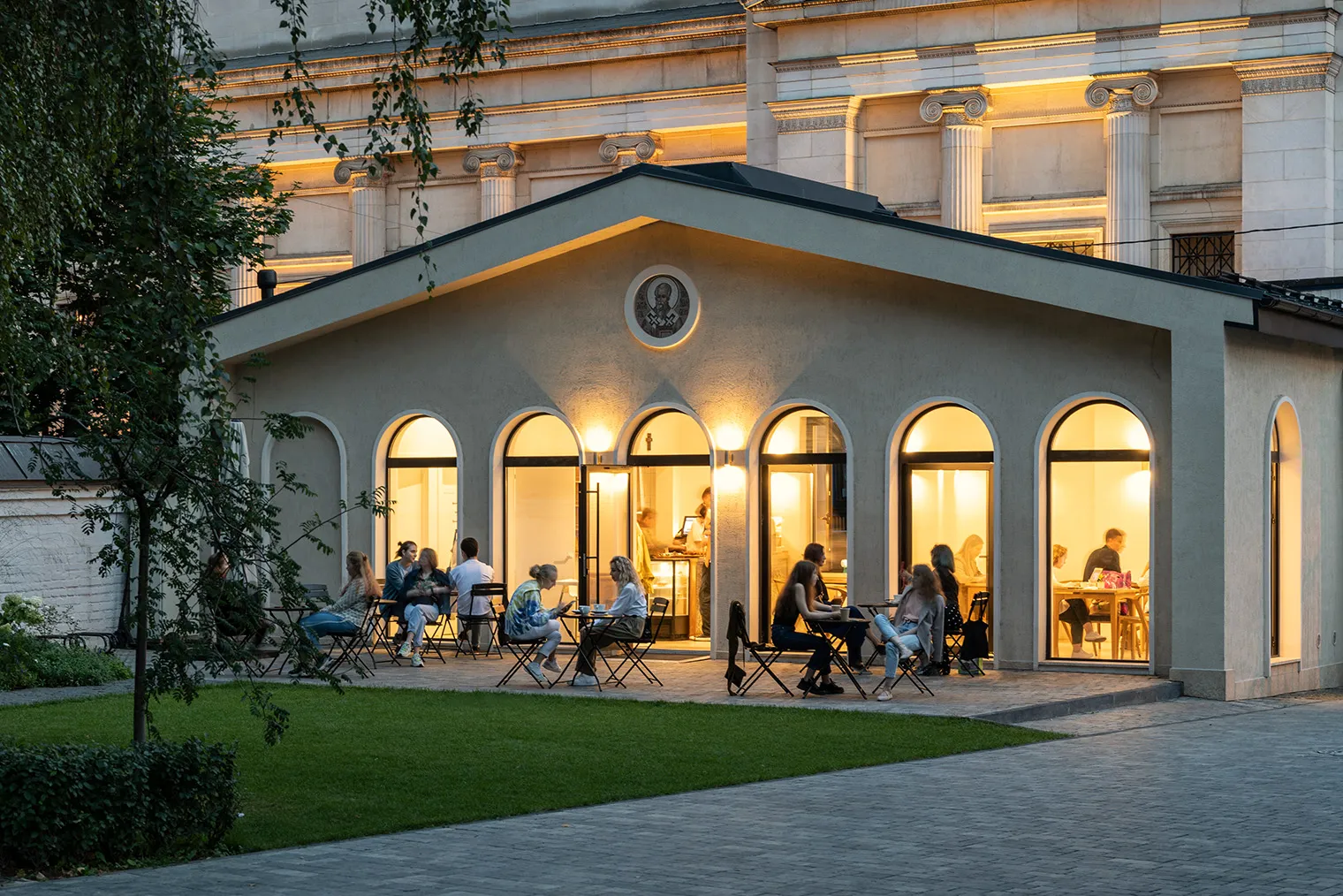 Летние веранды в Москве: кино, вечеринки и пинг-понг